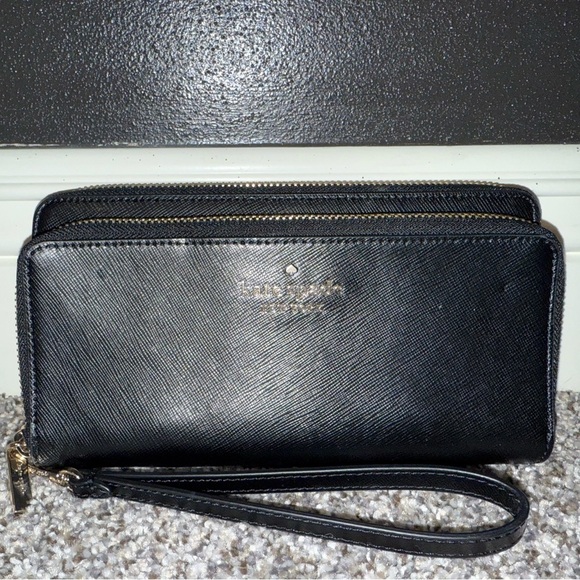 kate spade Handbags - Kate Spade Staci Large Carryall Wristlet